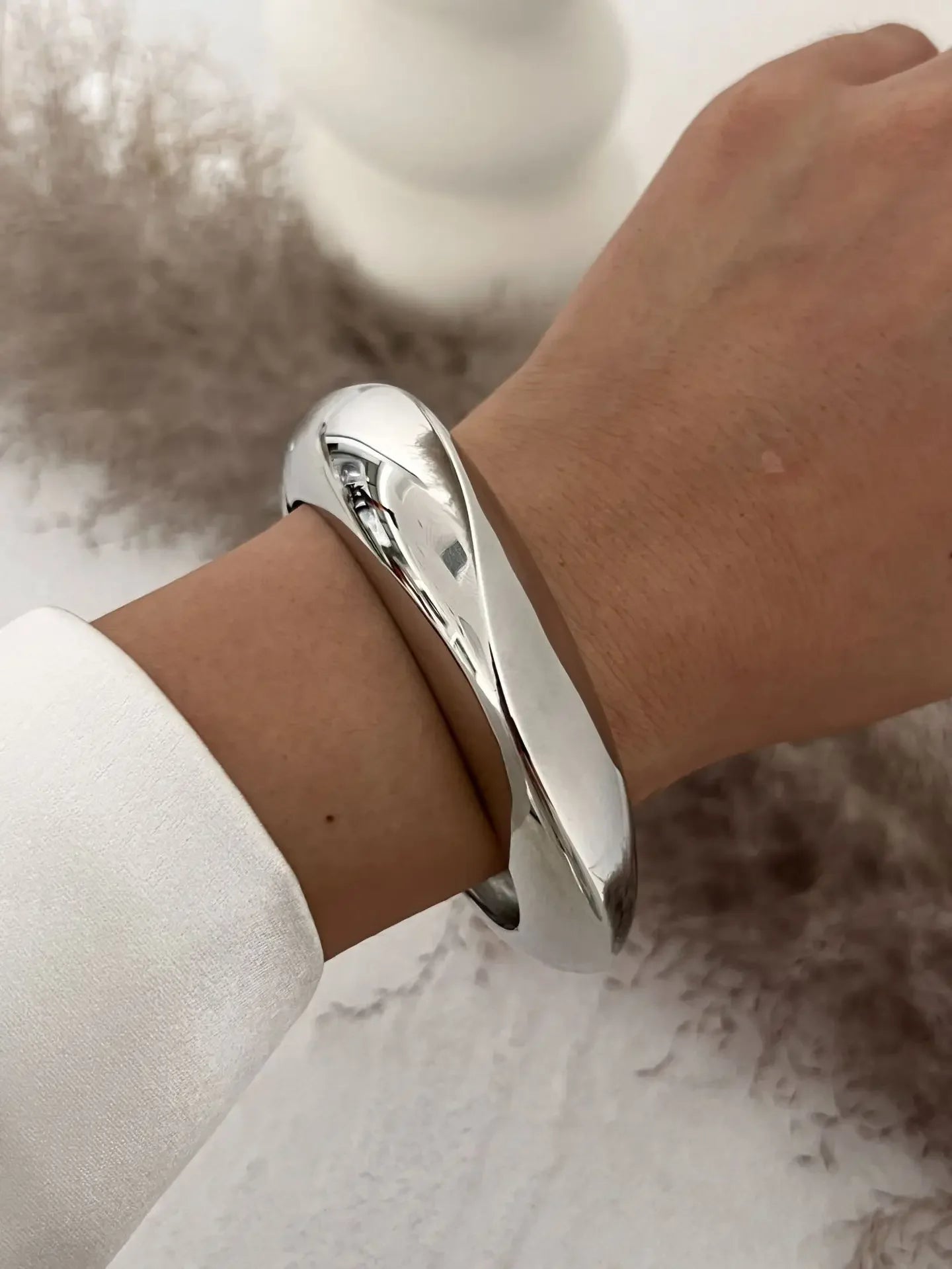 Bracelet for Women 2024 Design Sense Fashion Trend Metal Smooth Water Drop Hug Jewelry Pulseras Mujer Sterling Silver 925 Girl