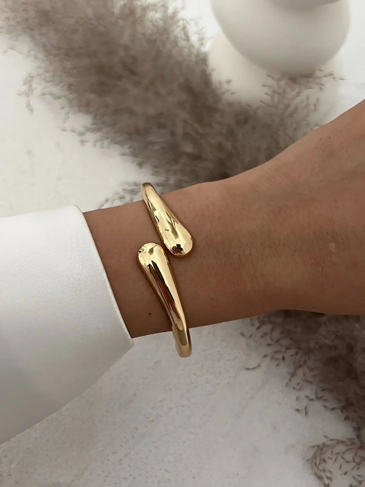 Bracelet for Women 2024 Design Sense Fashion Trend Metal Smooth Water Drop Hug Jewelry Pulseras Mujer Sterling Silver 925 Girl