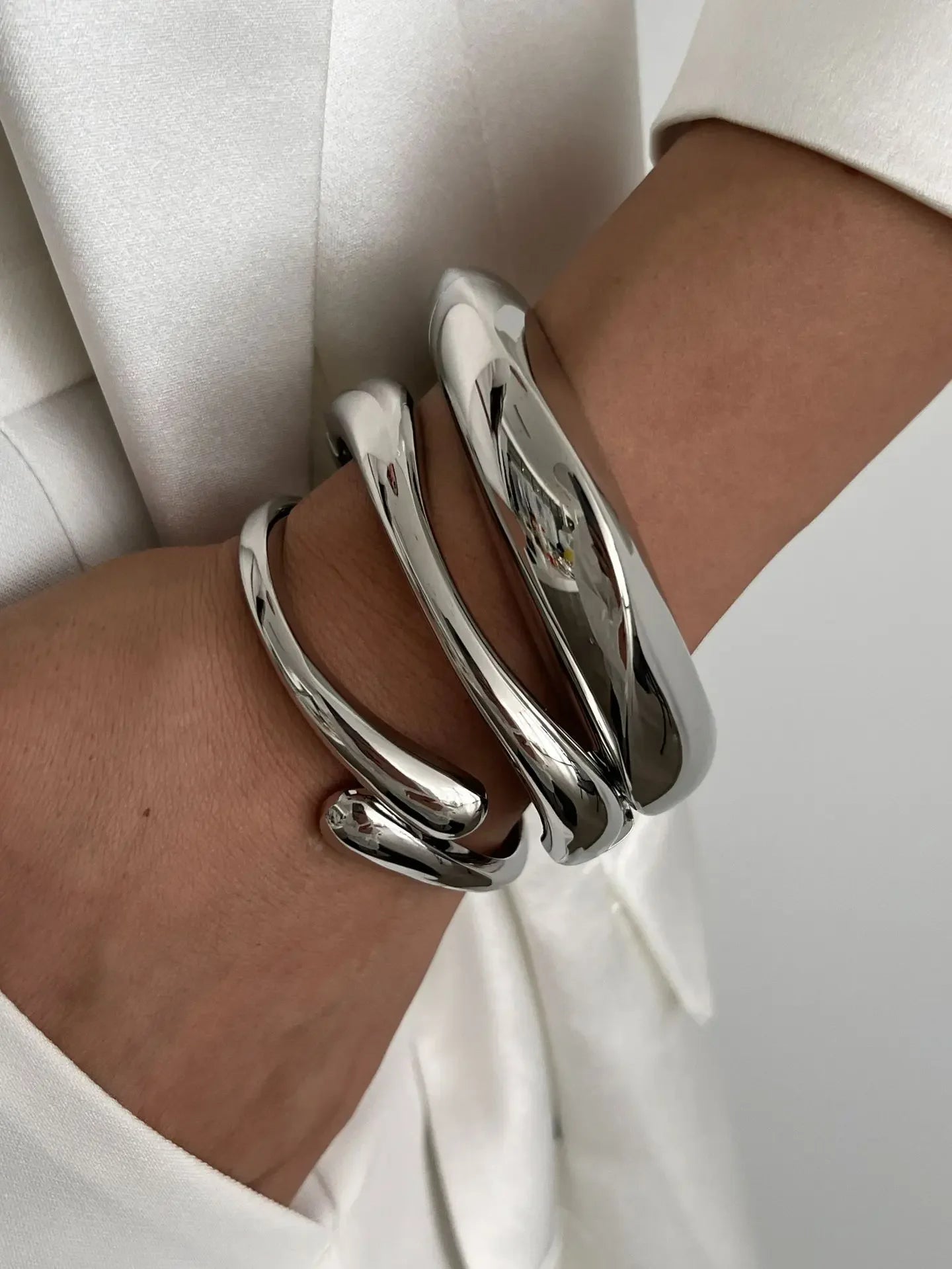 Bracelet for Women 2024 Design Sense Fashion Trend Metal Smooth Water Drop Hug Jewelry Pulseras Mujer Sterling Silver 925 Girl