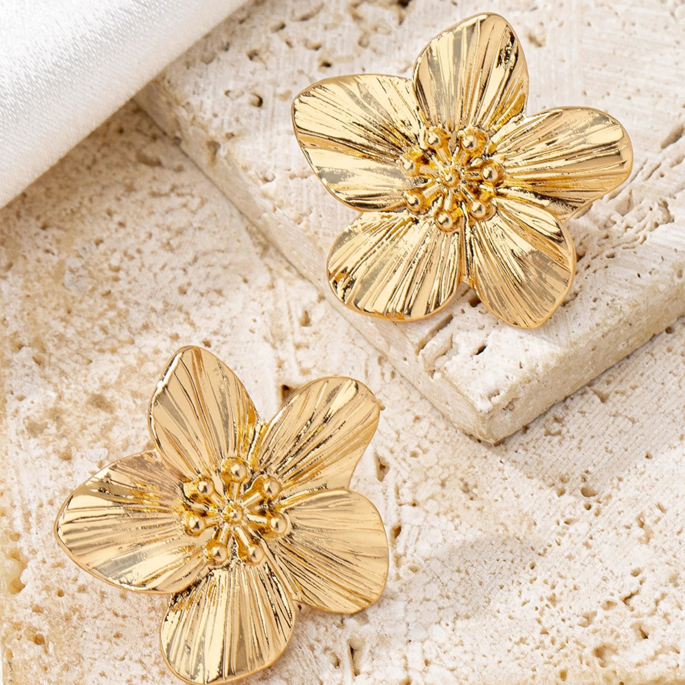 Flower Earrings, Simple and Fashionable Earrings, Suitable for Daily Wear and Vacation Wear