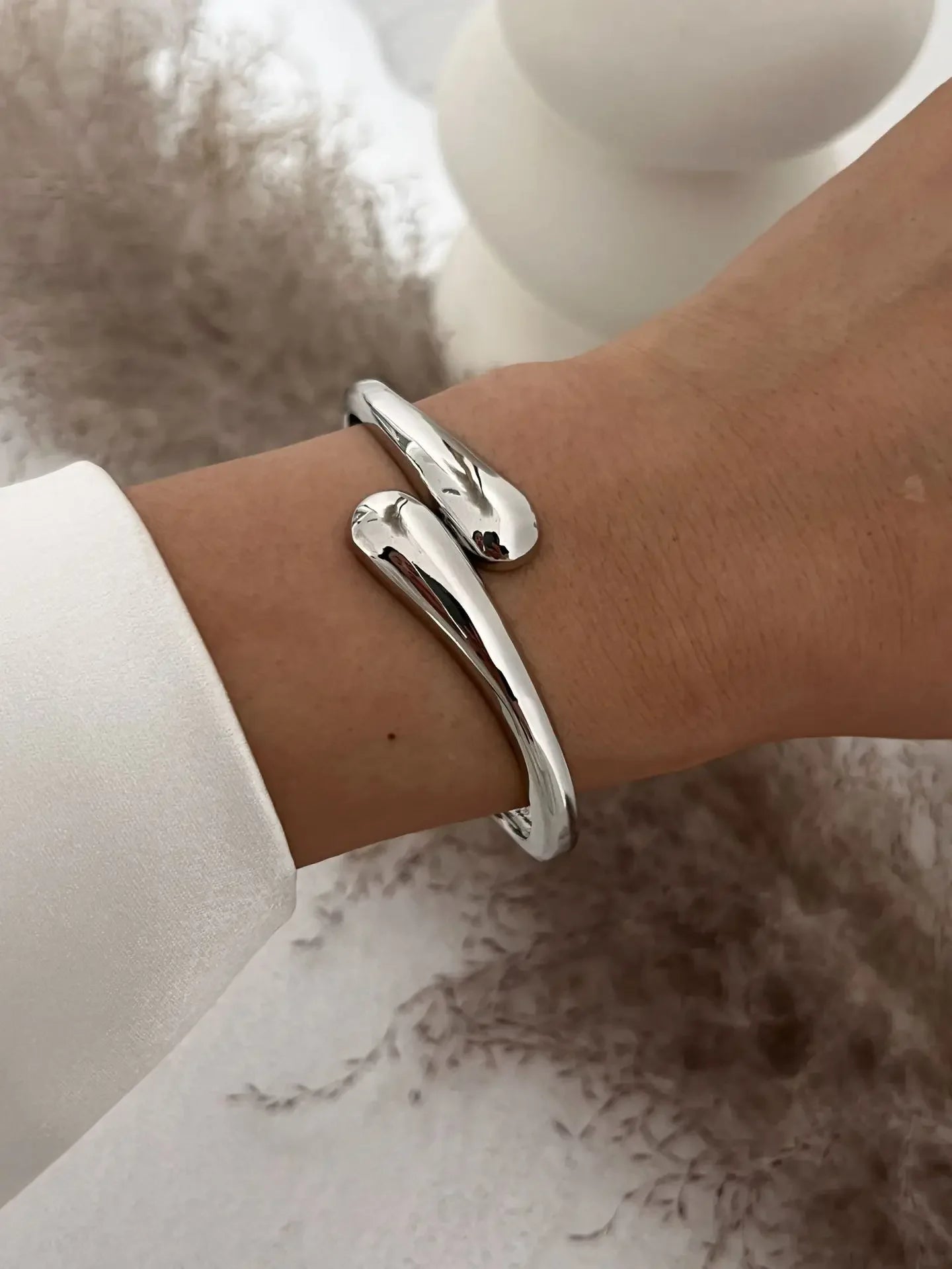 Bracelet for Women 2024 Design Sense Fashion Trend Metal Smooth Water Drop Hug Jewelry Pulseras Mujer Sterling Silver 925 Girl