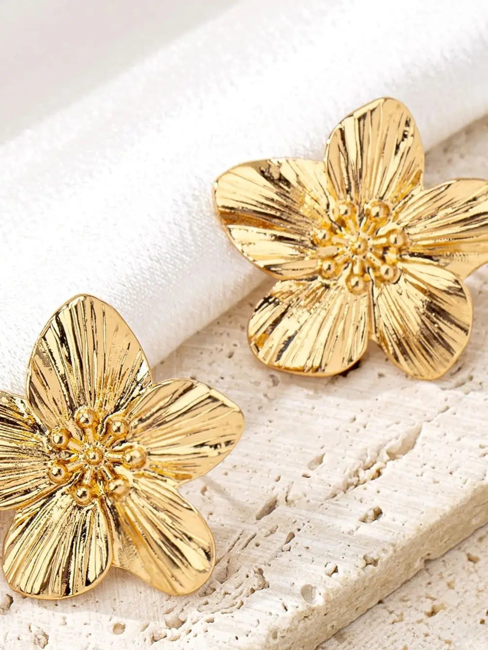 Flower Earrings, Simple and Fashionable Earrings, Suitable for Daily Wear and Vacation Wear
