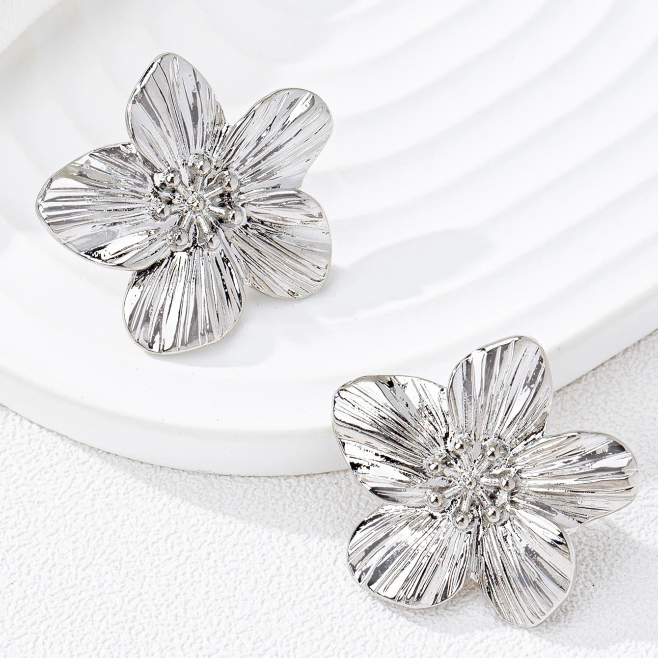 Flower Earrings, Simple and Fashionable Earrings, Suitable for Daily Wear and Vacation Wear